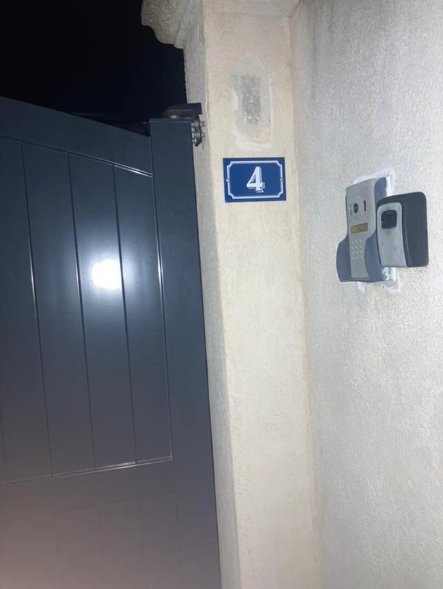 Hotel La Nuit Etoilee Marseille Pokoj fotografie